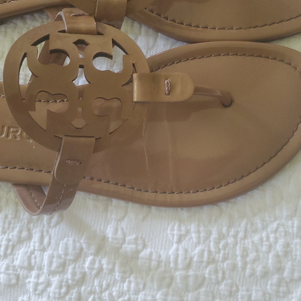 TORY BURCH MILLER SANDALS /SIZE:10 /COLOR:TAN /SHINY - Picture 4 of 14